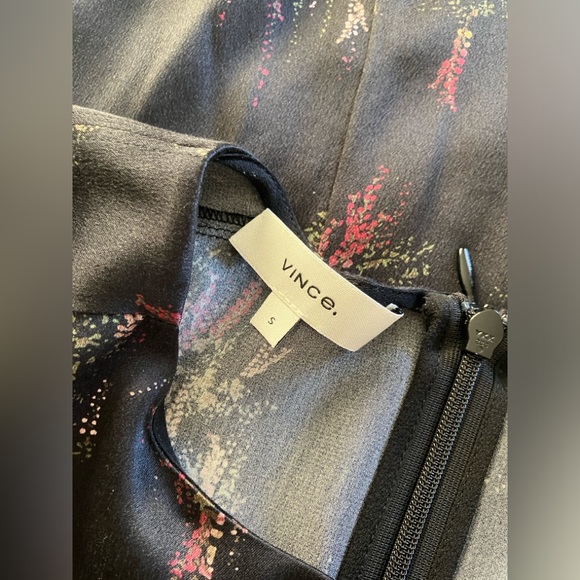 Vince wisteria floral print, 100% silk, long sleeve top - Picture 5 of 9